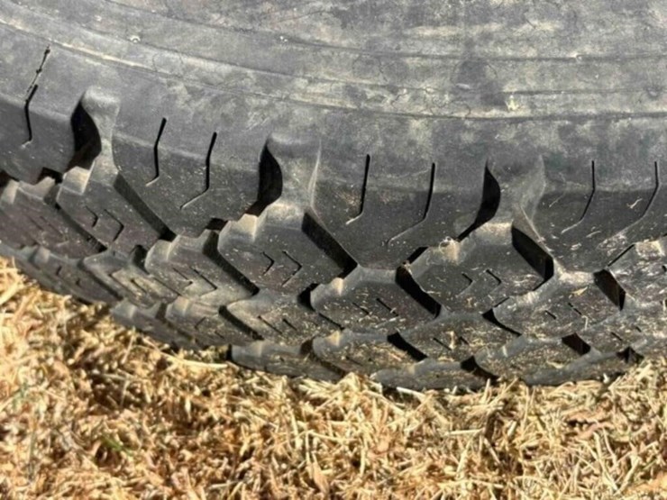 ironman---225/70r19.5-tire-image-3