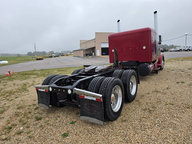1996-peterbilt-379-image-14