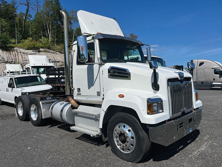 2017-western-star-4700sf-image-1