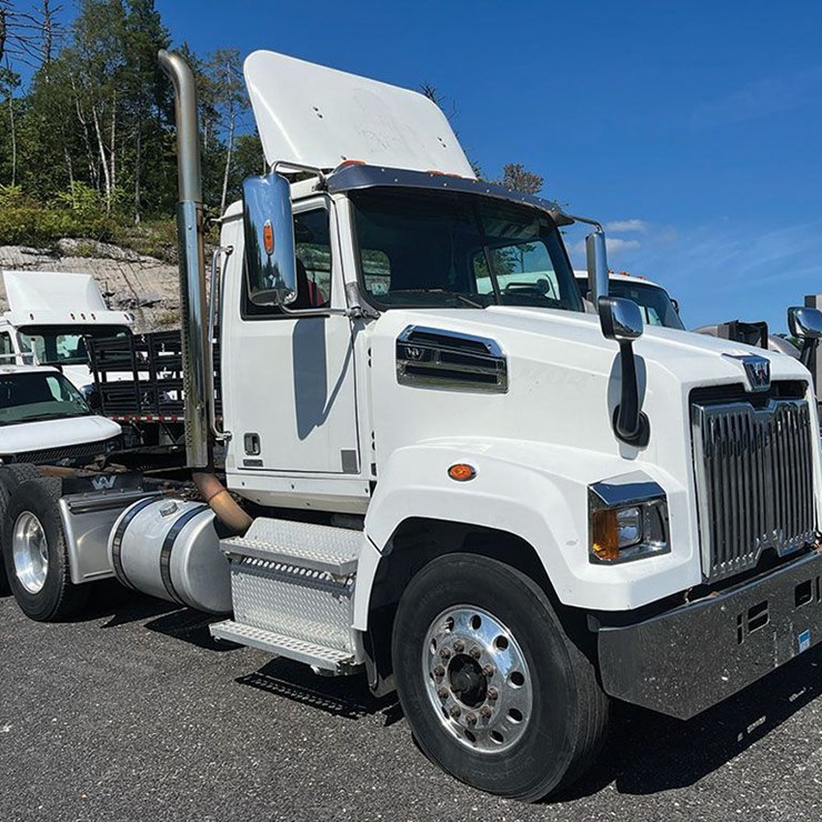 2017 WESTERN STAR 4700SF