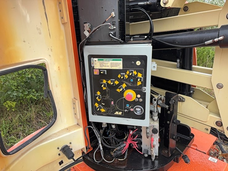 jlg-e300ajp-image-8