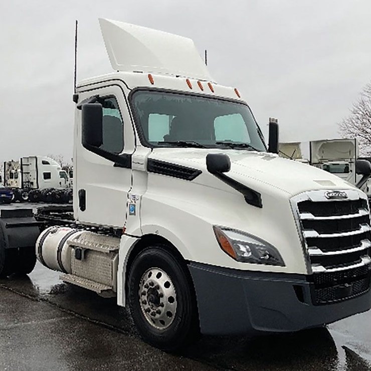 2020 FREIGHTLINER CASCADIA 126