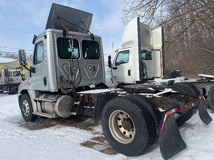 2018-freightliner-cascadia-125-image-2