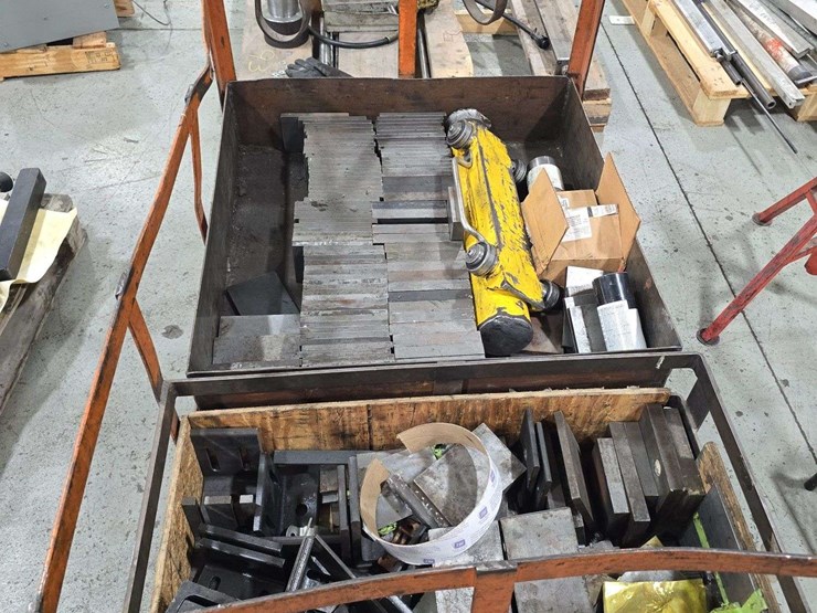 hd-roll-around-cart-with-hd-trolly-ram-and-accessories,-and-lot-of-hd-steel-plates-image-2