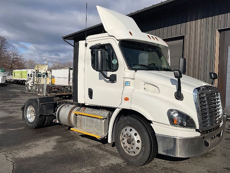 2017-freightliner-cascadia-113-image-1