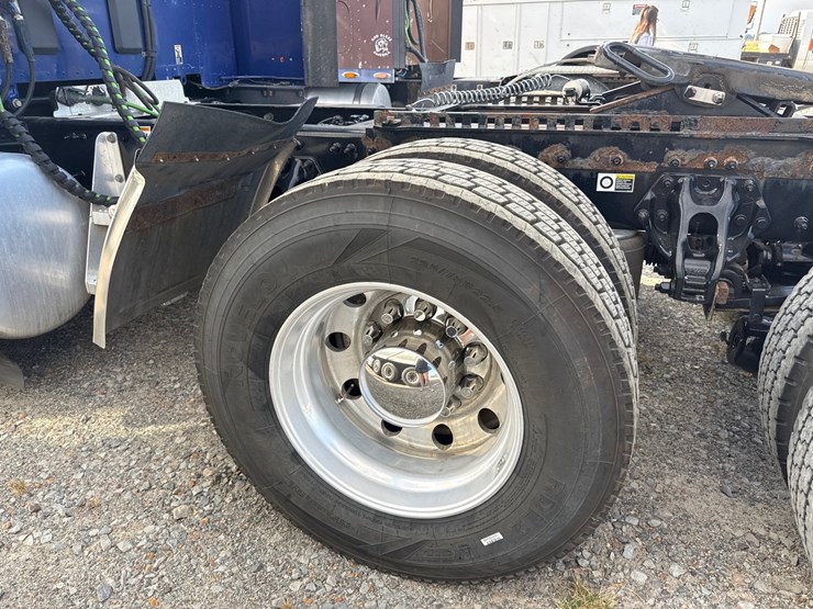 2019-peterbilt-579-image-7