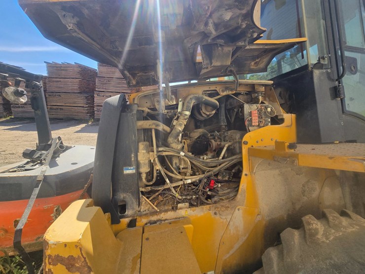 2015-caterpillar-914k-image-11