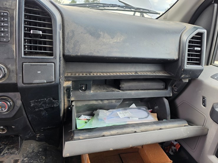 2016-ford-f150-image-40