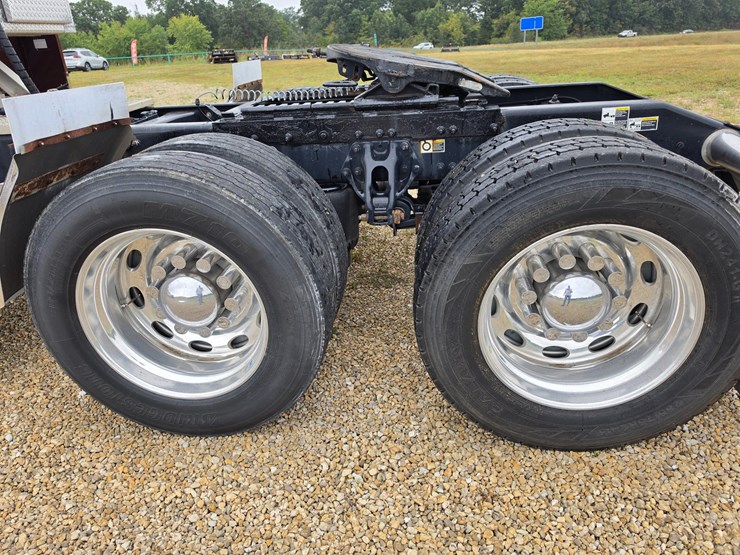 2018-peterbilt-389-image-106