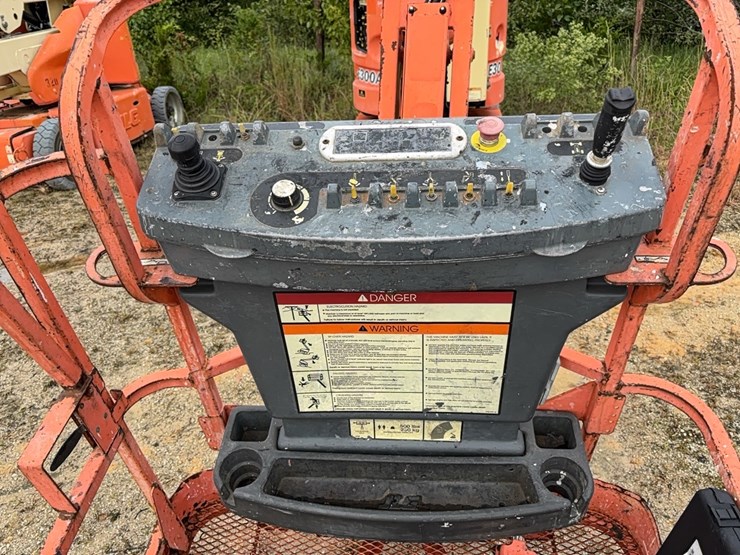 jlg-e300ajp-image-7