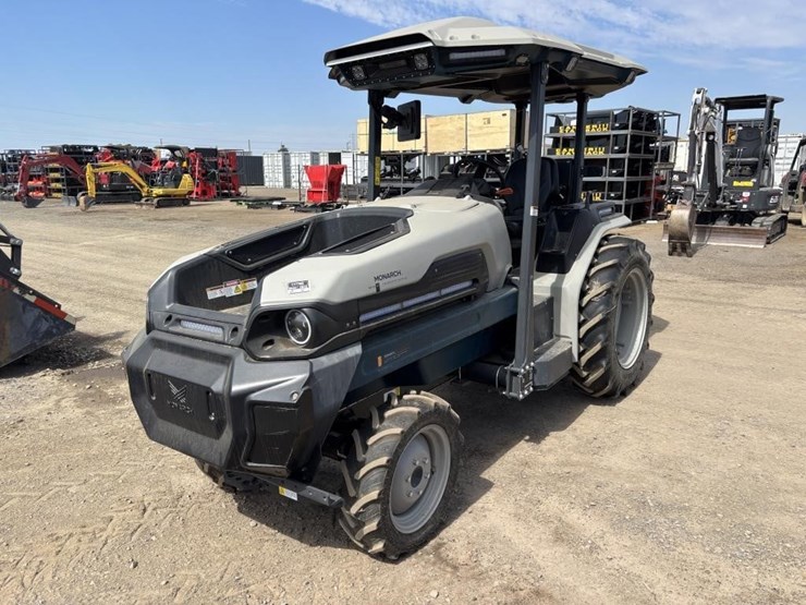 2023-monarch-mkv-tractor-image-1