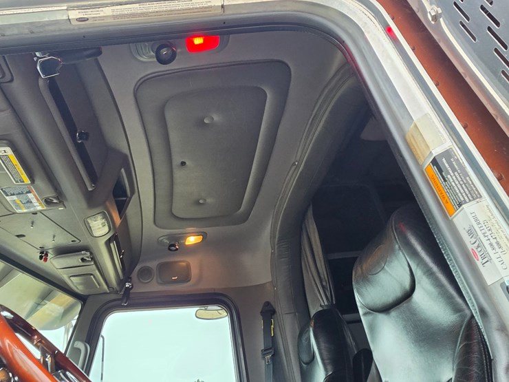 2018-peterbilt-389-image-59