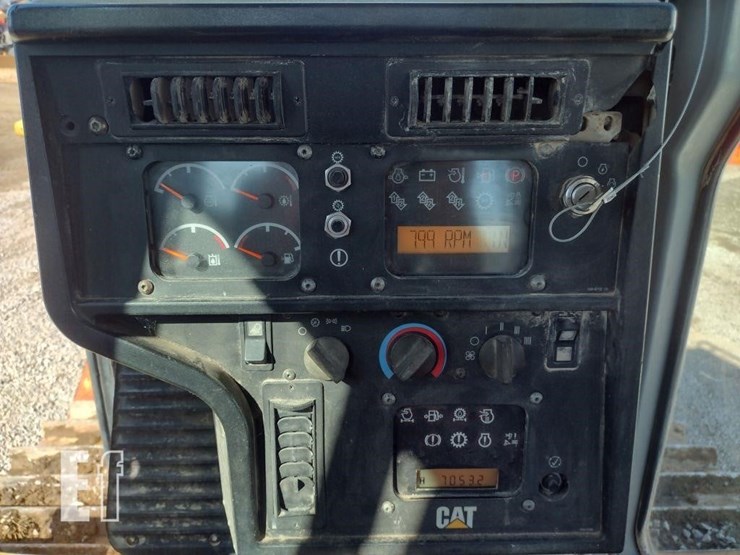 2004-caterpillar-d6r-xl-image-8
