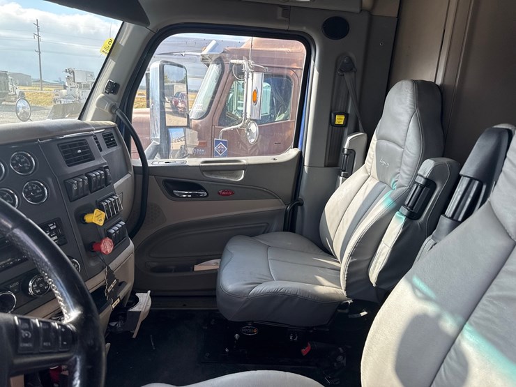 2019-peterbilt-579-image-40
