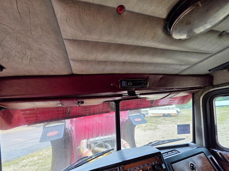 1996-peterbilt-379-image-71