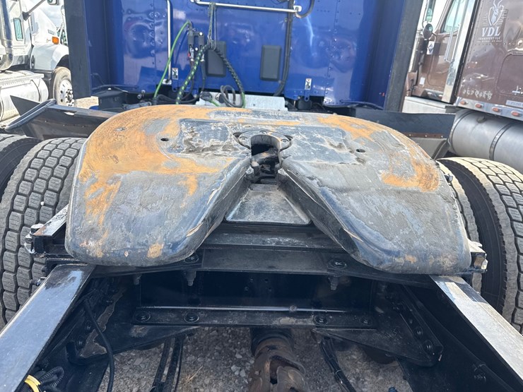 2019-peterbilt-579-image-17