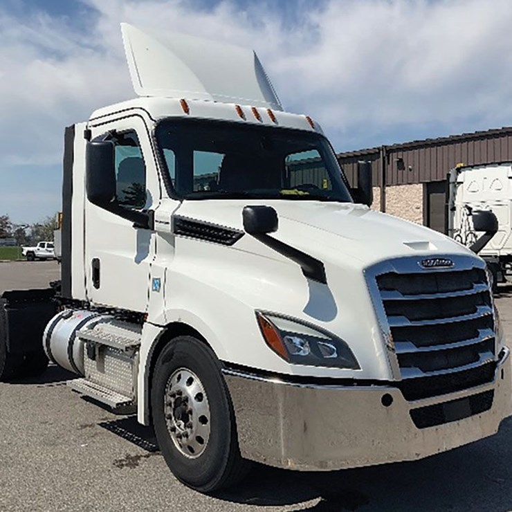 2019 FREIGHTLINER CASCADIA 126