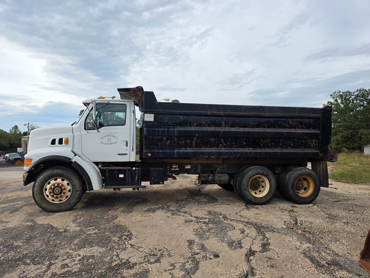 2004-sterling-l7500-image-3