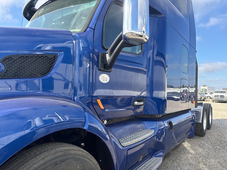 2019-peterbilt-579-image-27