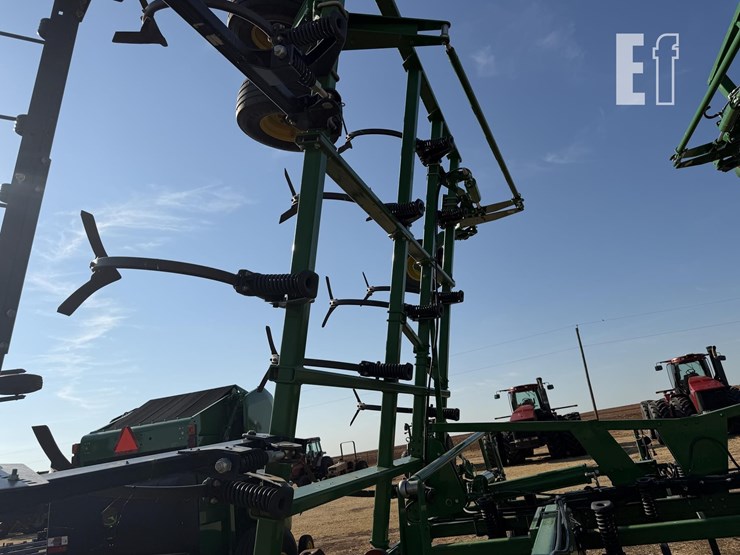 2023-john-deere-2430-image-22