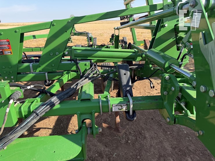 2023-john-deere-2430-image-28
