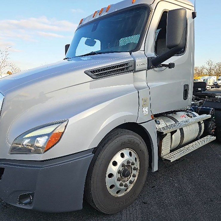 2020 FREIGHTLINER CASCADIA 126