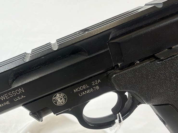 #16-•-smith-&-weson-22a-pistol-image-13