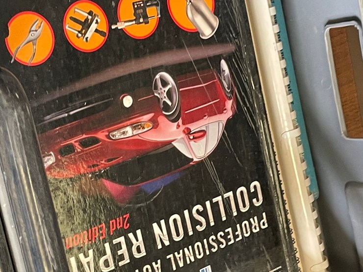 #1061-•-car,-textbooks,-shop-manuals-(on-site-in-las-cruces,-nm)-image-11