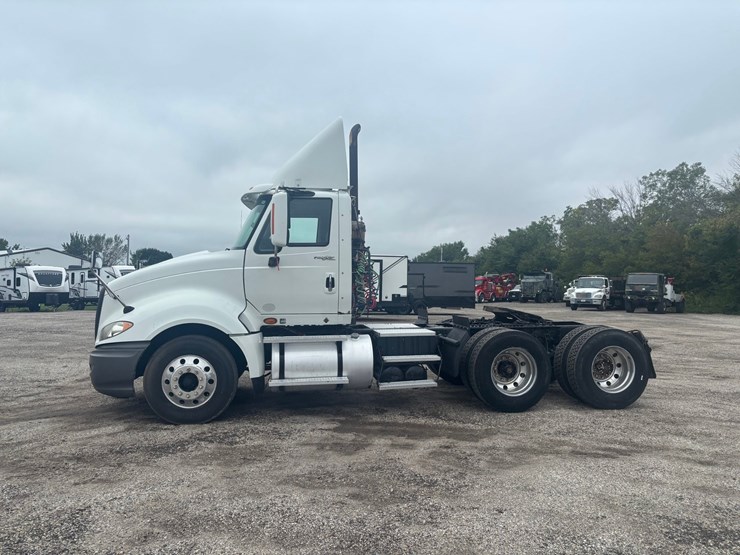2010-international-prostar-image-1
