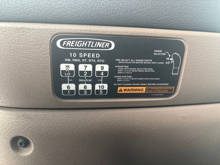 #2335-•-2012-freightliner-cascadia-sleeper-cab-truck-tractor-image-65