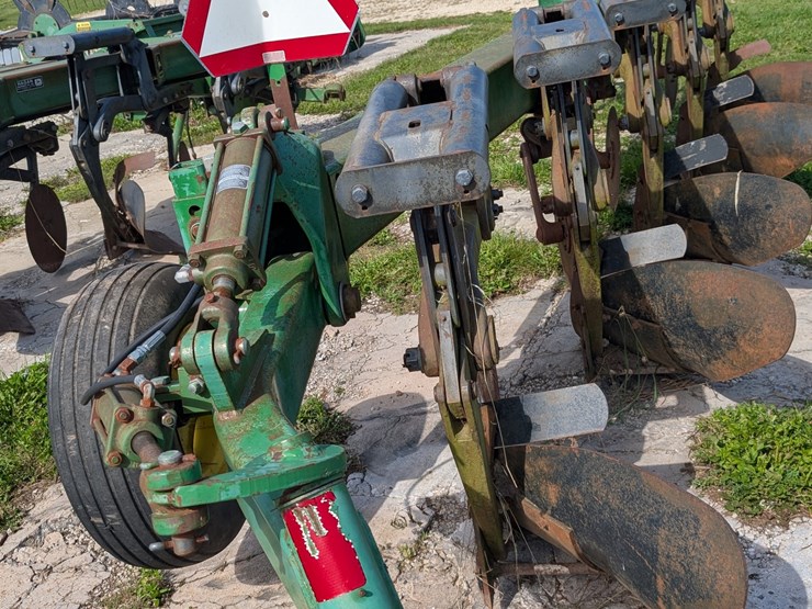john-deere-2810-image-14