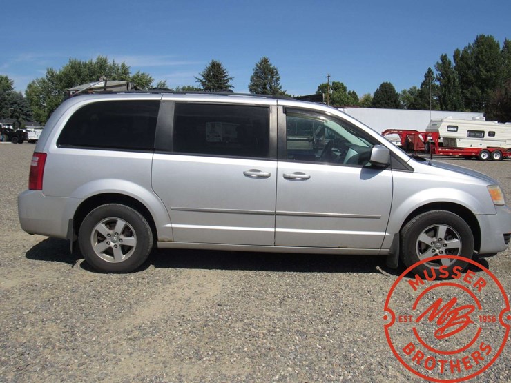 2010-dodge-grand-caravan-sxt-image-7