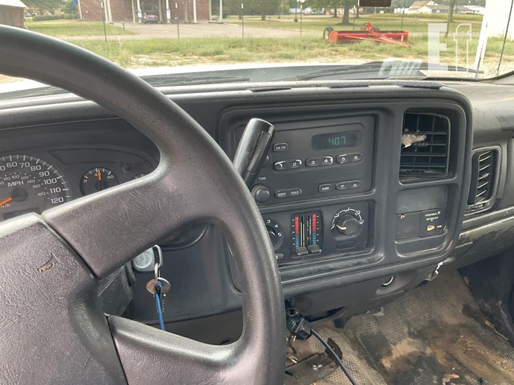 2005-chevrolet-3500-image-5