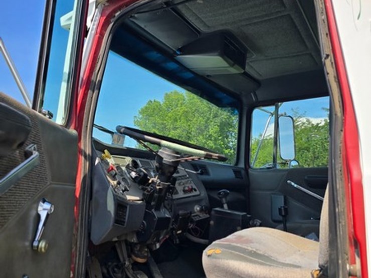 1995-ford-l8000-image-34