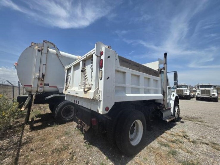 2012-freightliner-m2-106-image-5