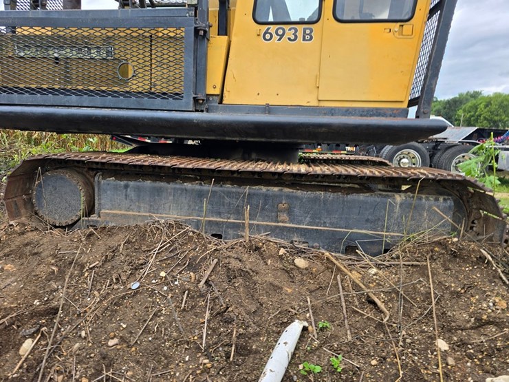 deere-693b-image-40