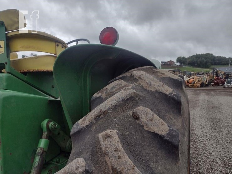 john-deere-2520-image-29