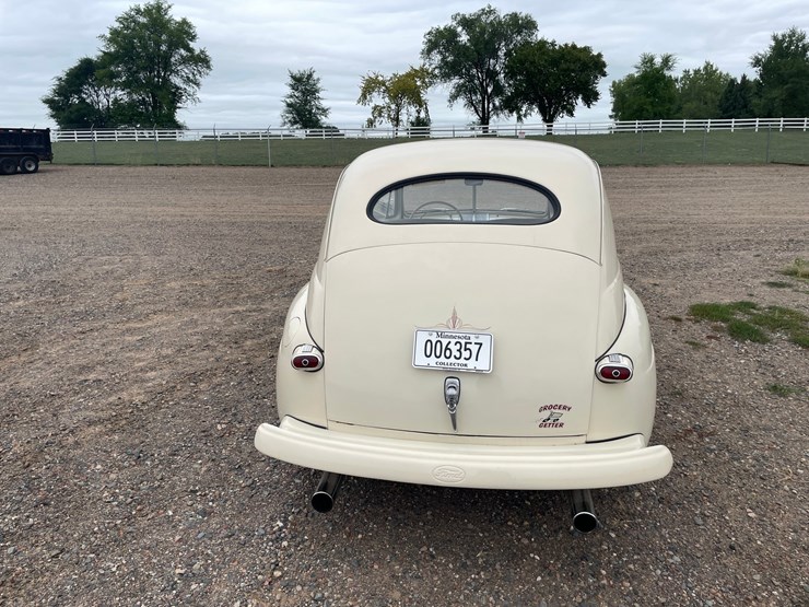 #9353-•-1946-ford-deluxe-sedan-(has-mn-title)-(princeton,-mn)-image-4