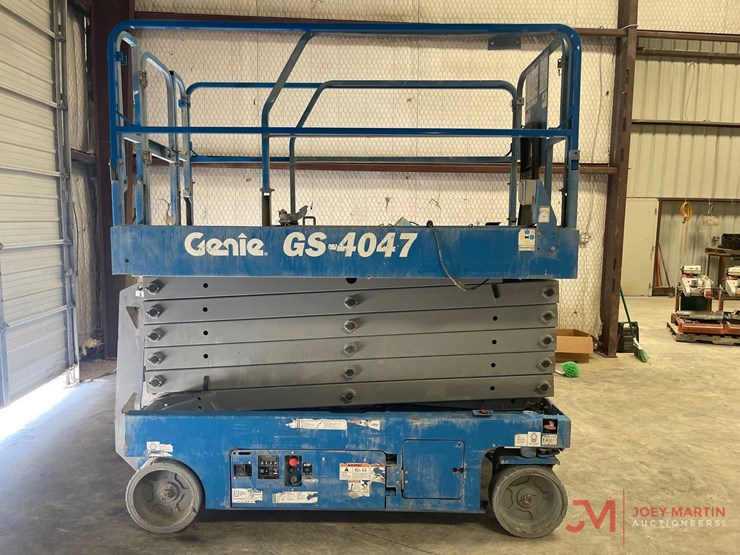 2019-genie-gs-4047-electric-scissor-lift-image-2