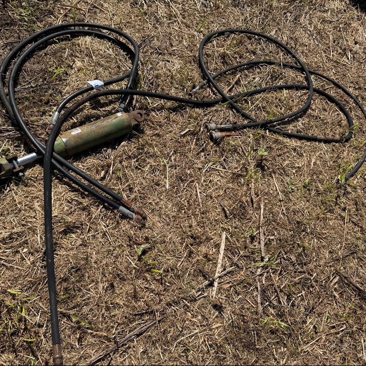 #2502 • John Deere Hydraulic Ram