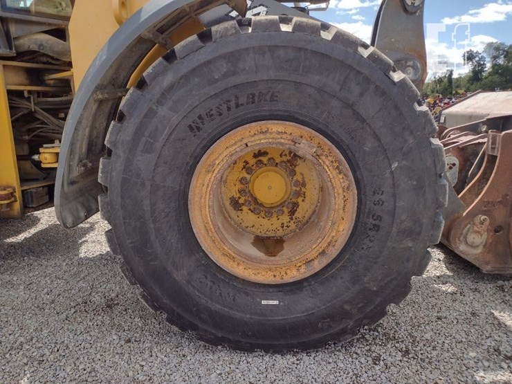 2019-deere-744kii-image-29
