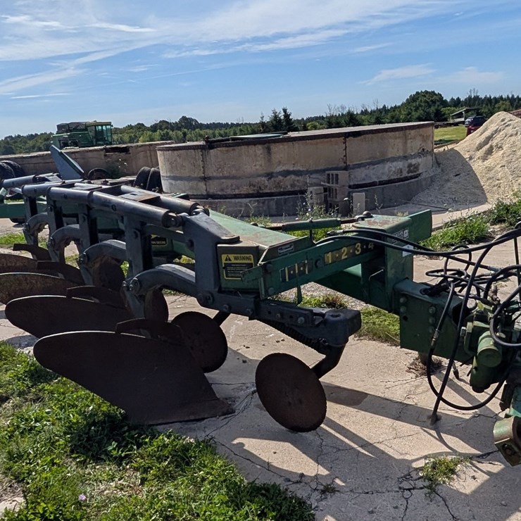 JOHN DEERE 2810