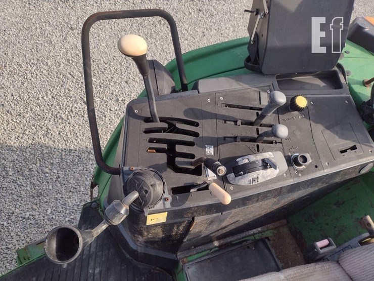 john-deere-6210-image-9