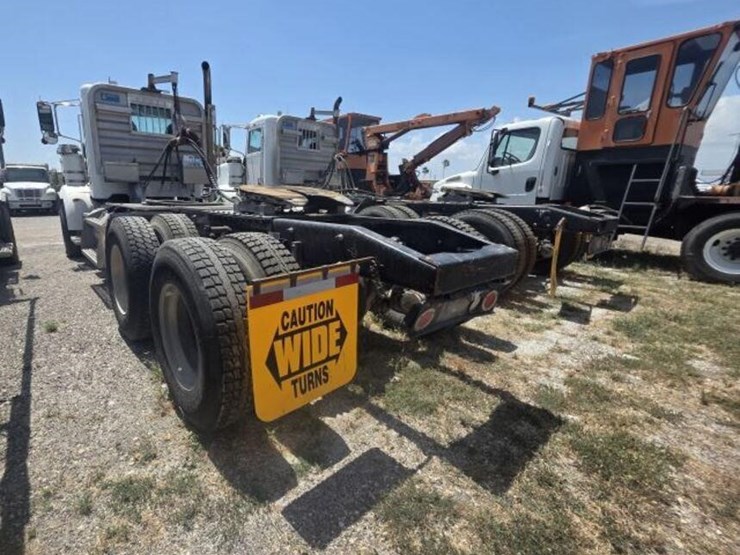 2018-peterbilt-367-image-4