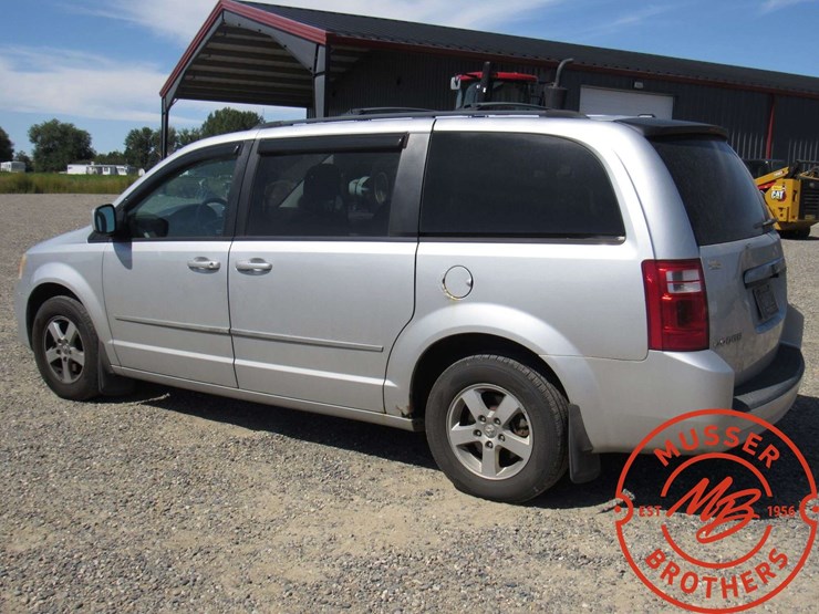 2010-dodge-grand-caravan-sxt-image-3