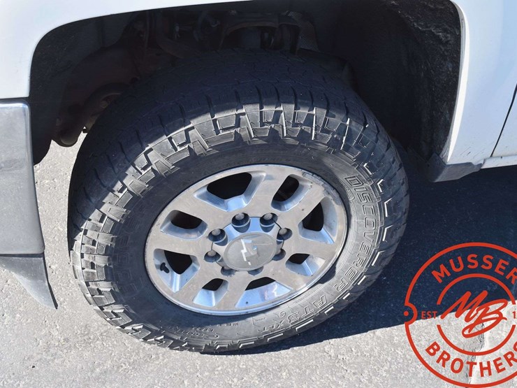 2015-chevrolet-3500hd-image-13