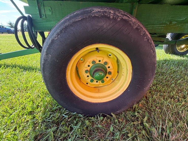 #2456-•-john-deere-1065a-running-gear-hydraulic-dump-flat-rack-image-11
