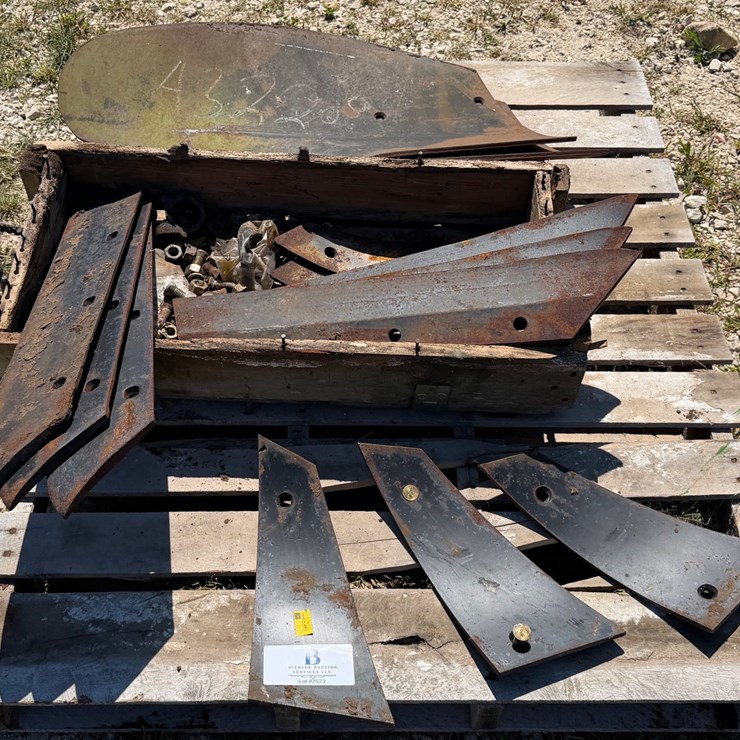 #2523 • John Deere Mow Board Plow Part