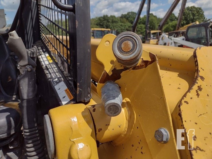 2002-deere-250-image-18