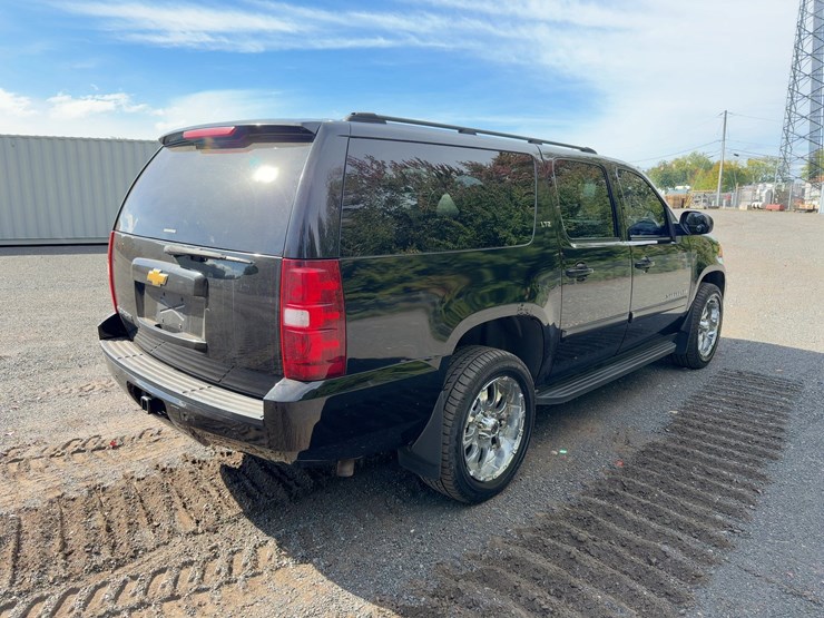 2007-chevrolet-suburban-image-5